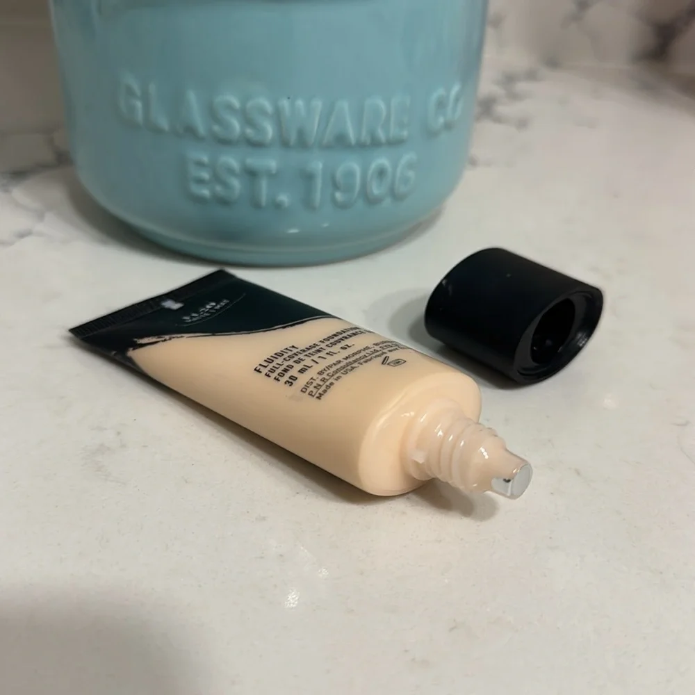 Morphe Fluidity Full-Coverage Foundation in shade F1.20 (Matte) 30ml 1fl oz